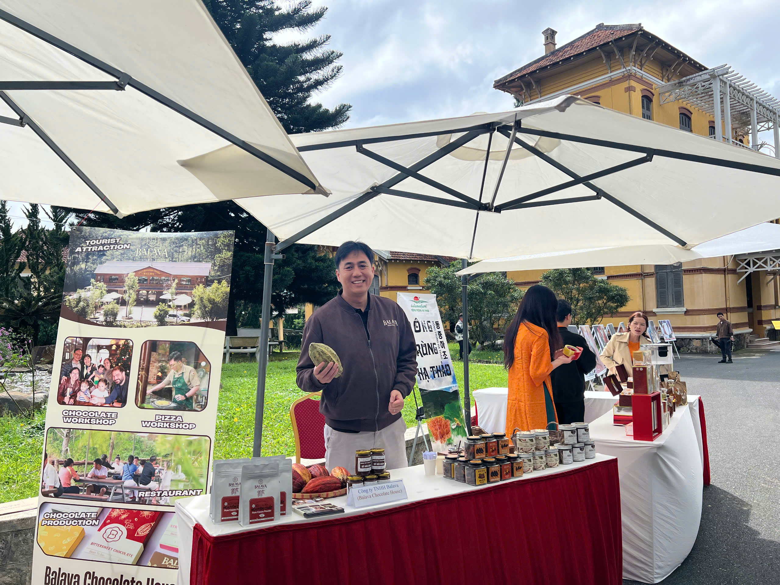 BALAVA representative at exhibition – corporate gift chocolate Vietnam export