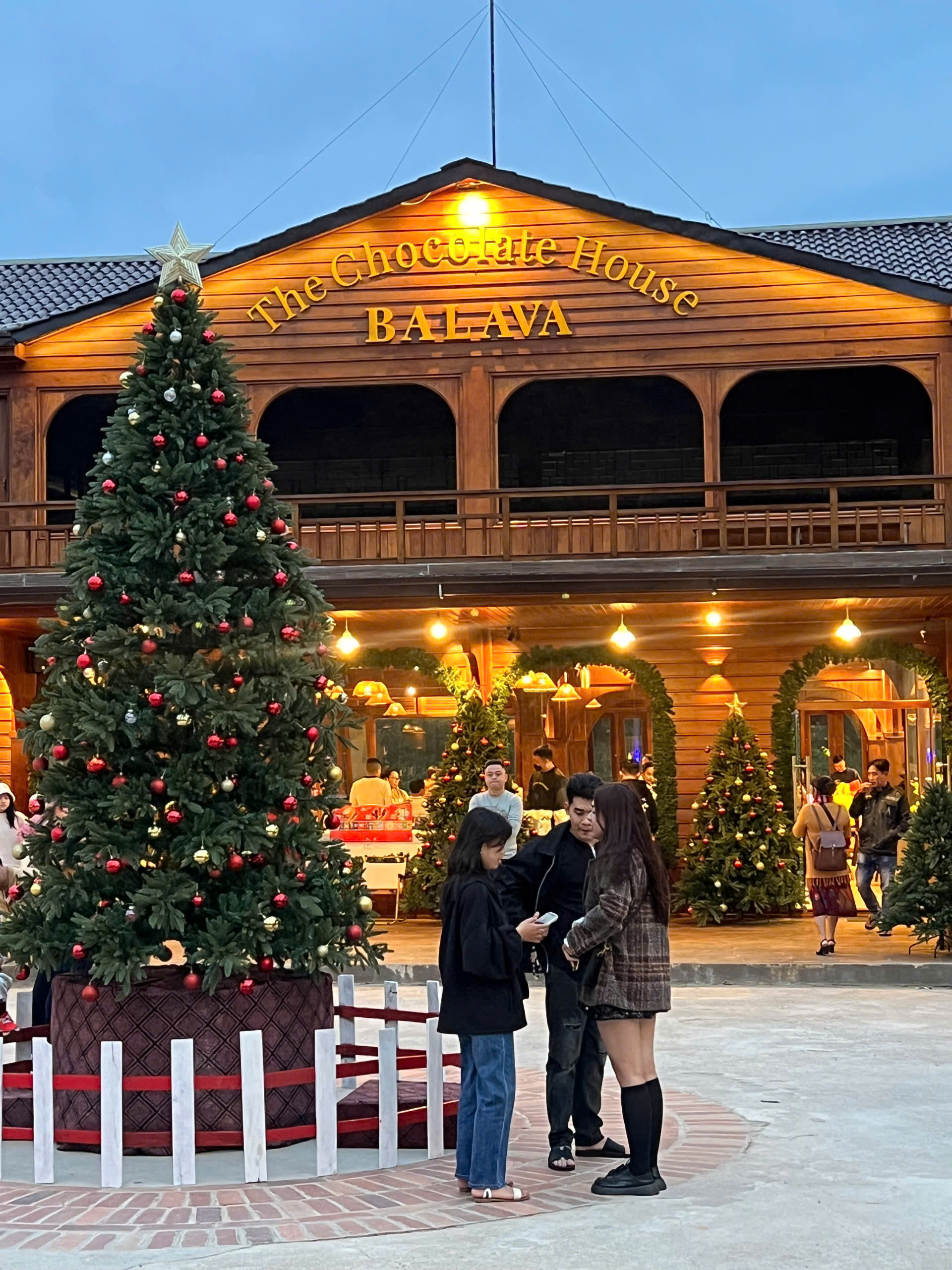 BALAVA Chocolate House – kiến trúc cabin gỗ tại Lâm Đồng, Việt Nam