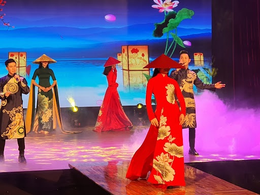 Trình diễn Áo dài show, Đà Nẵng