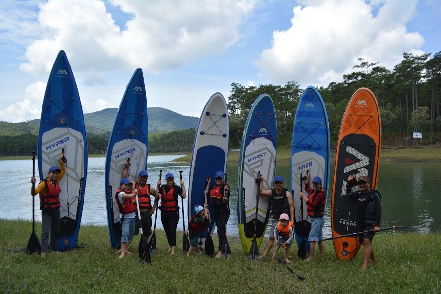 Chèo Sup khám phá Cây thông cô đơn Đà Lạt