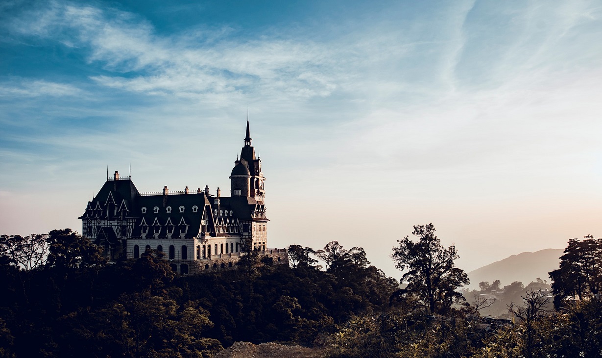 Du lịch tại nhà, số 1 - Lâu đài quy mô cực khủng ẩn hiện trong sương mù Tam Đảo