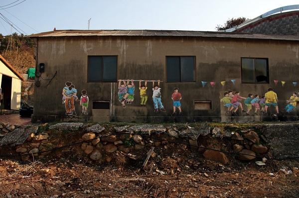Khám phá làng tranh tường Gadeokdo Jeonggeo ở Busan