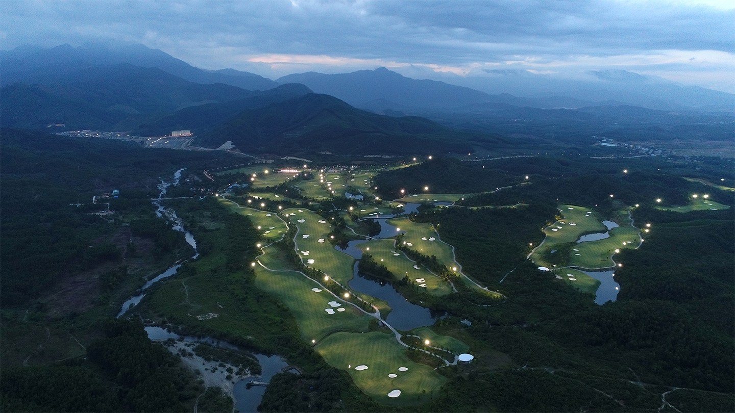 Tour du lịch golf Đà Nẵng - Thiết kế của sân golf dài nhất Việt Nam nhìn từ trên cao