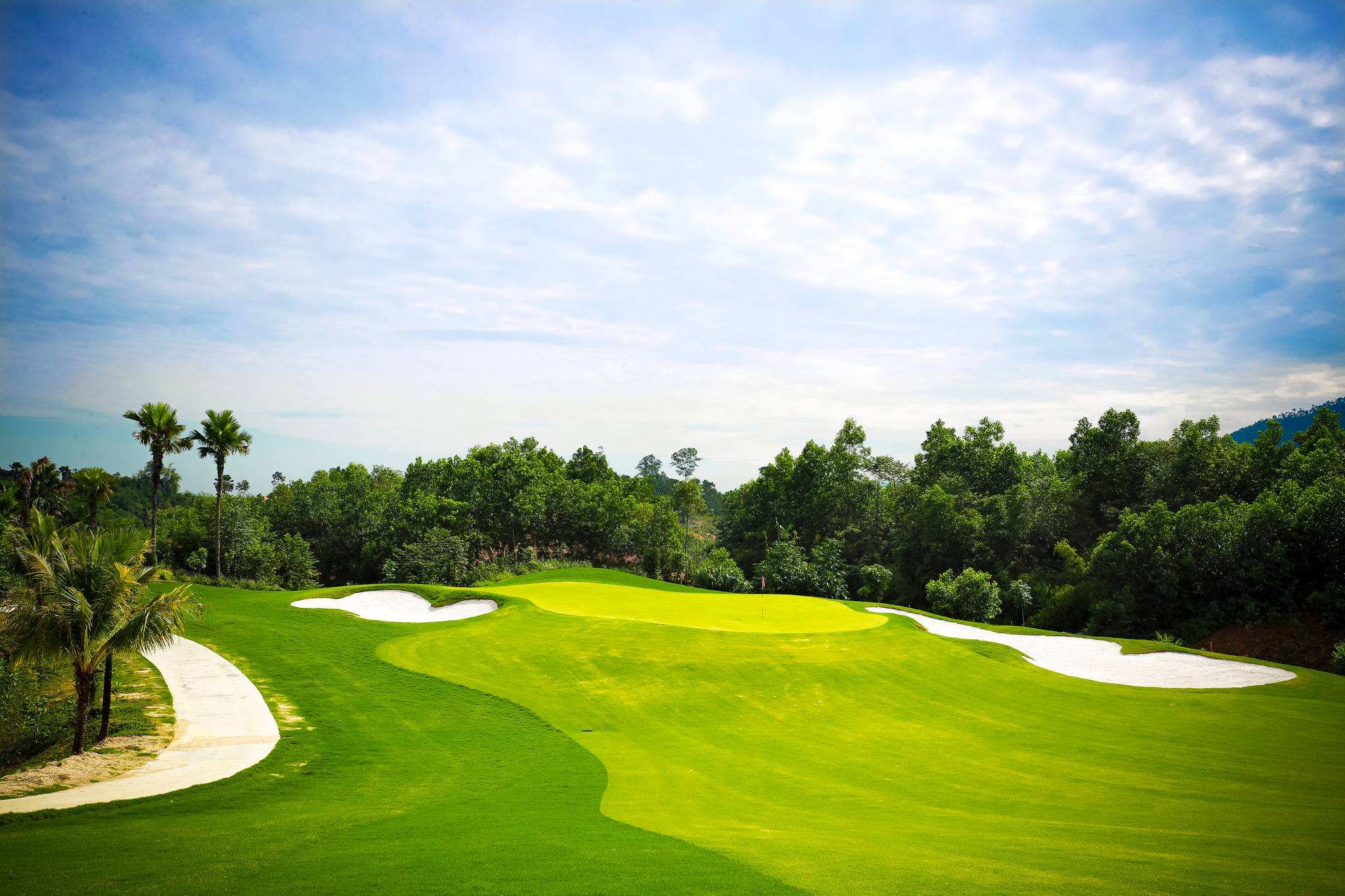 Sân golf Ngôi Sao Yên Bái 