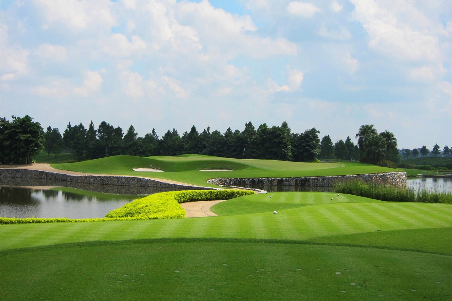 Sân golf Vân Trì