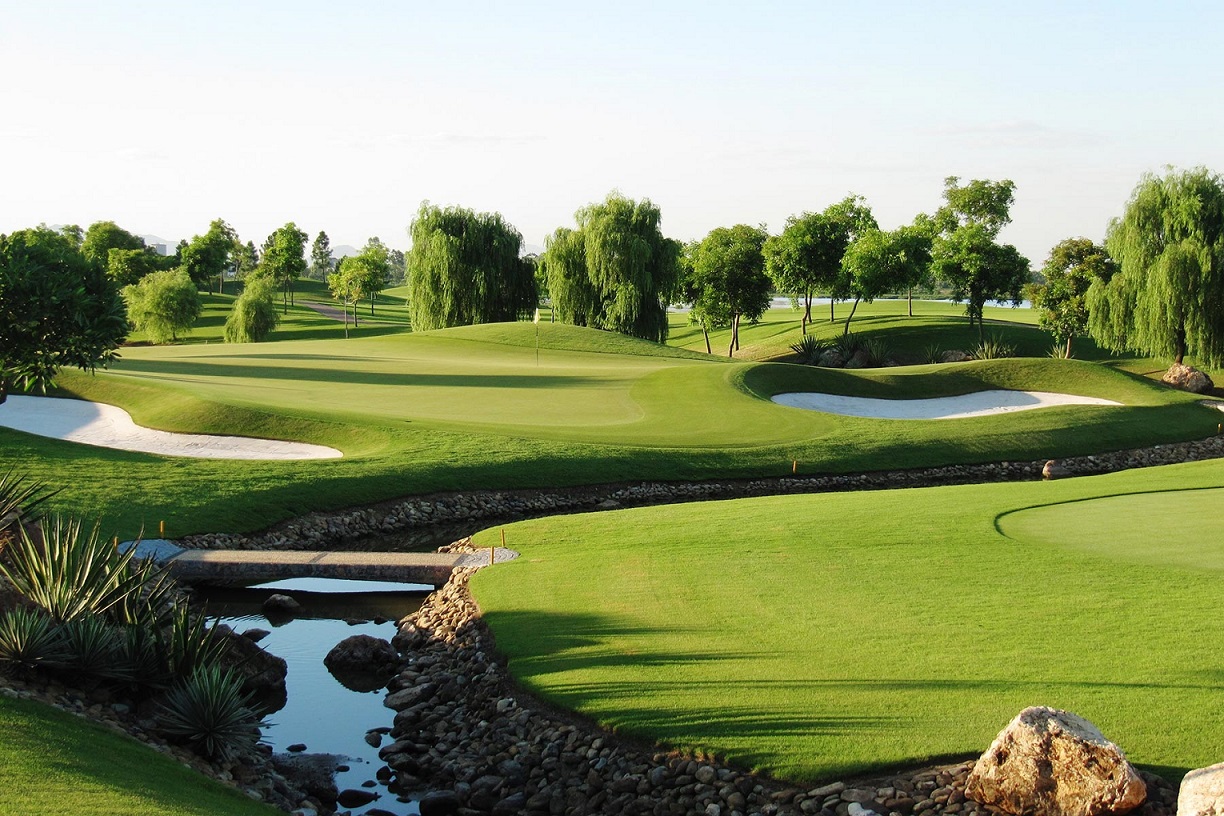 Sân golf Vân Trì