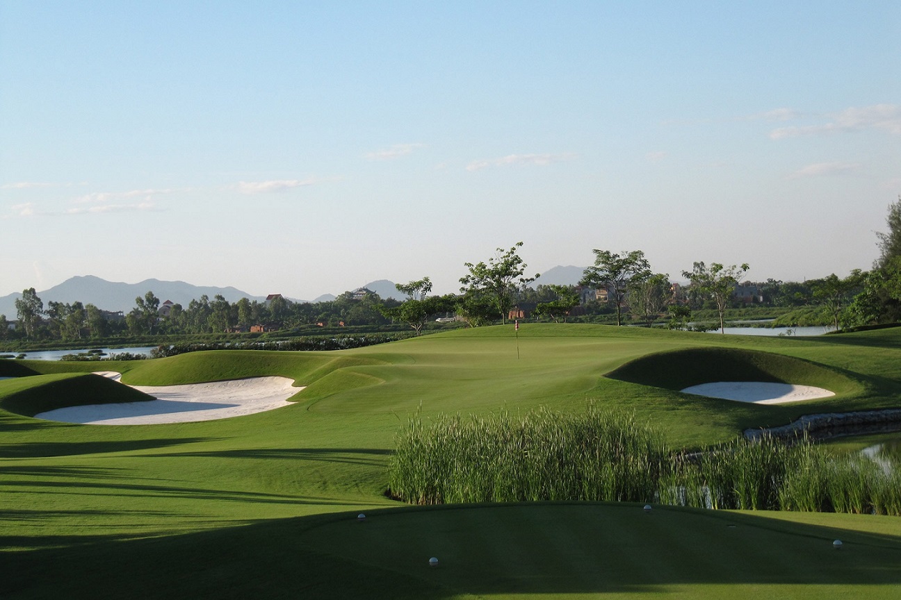 Sân golf Vân Trì