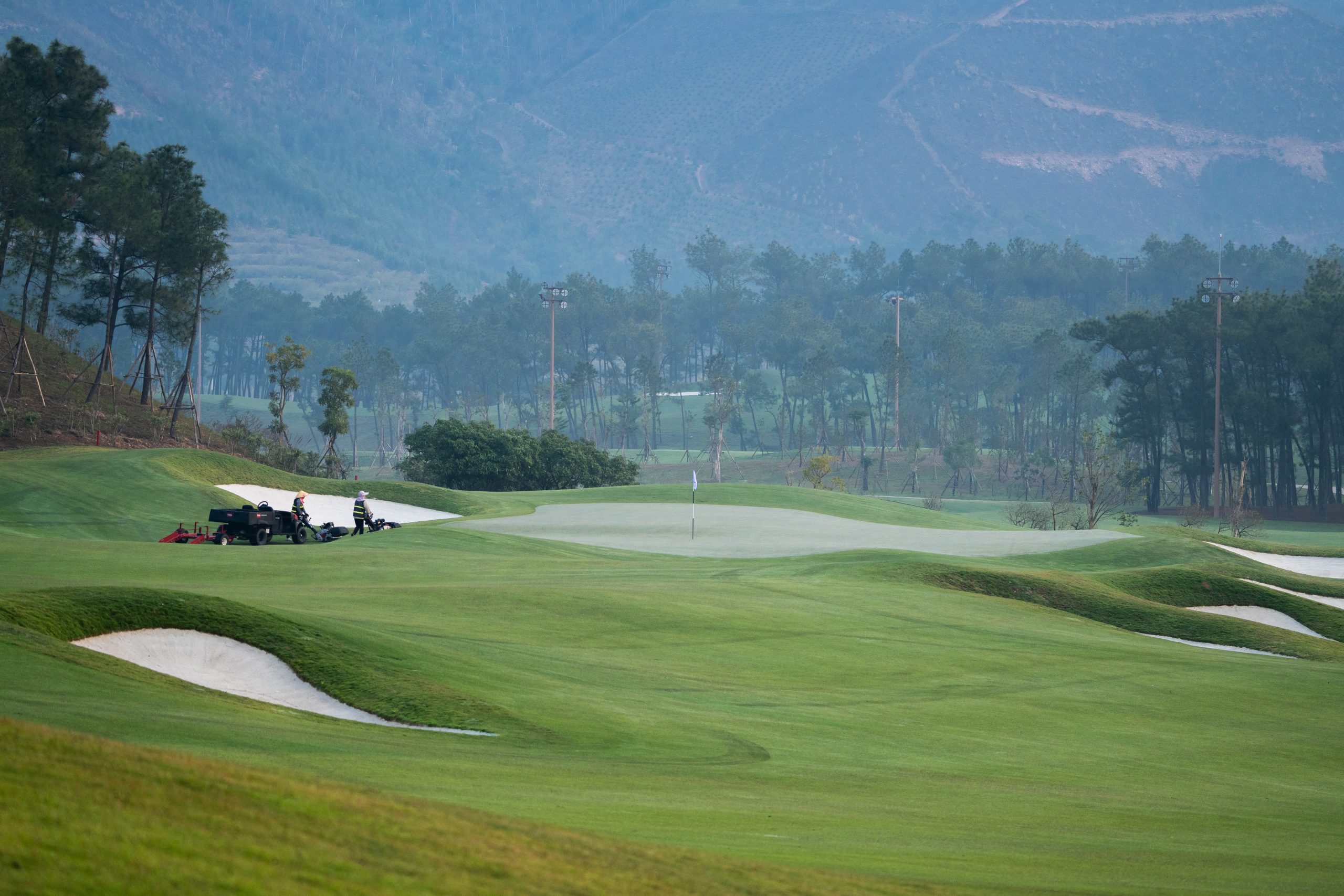 Sân golf Silk Path Đông Triều