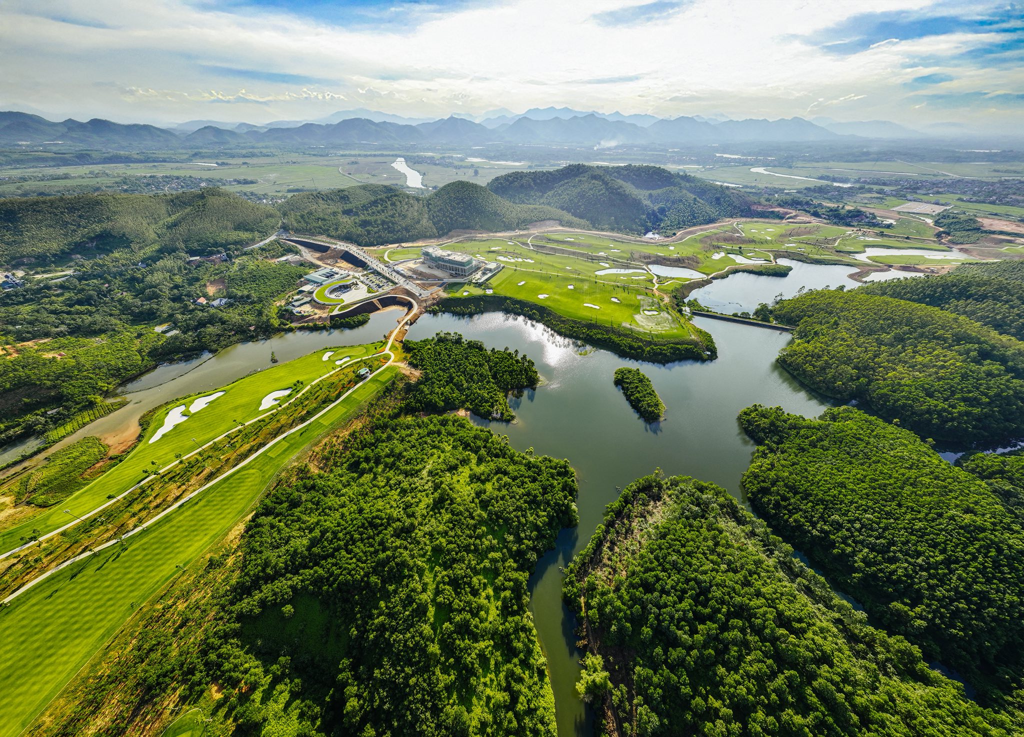 Sân golf Văn Lang Empire (Sân golf Tam Nông)
