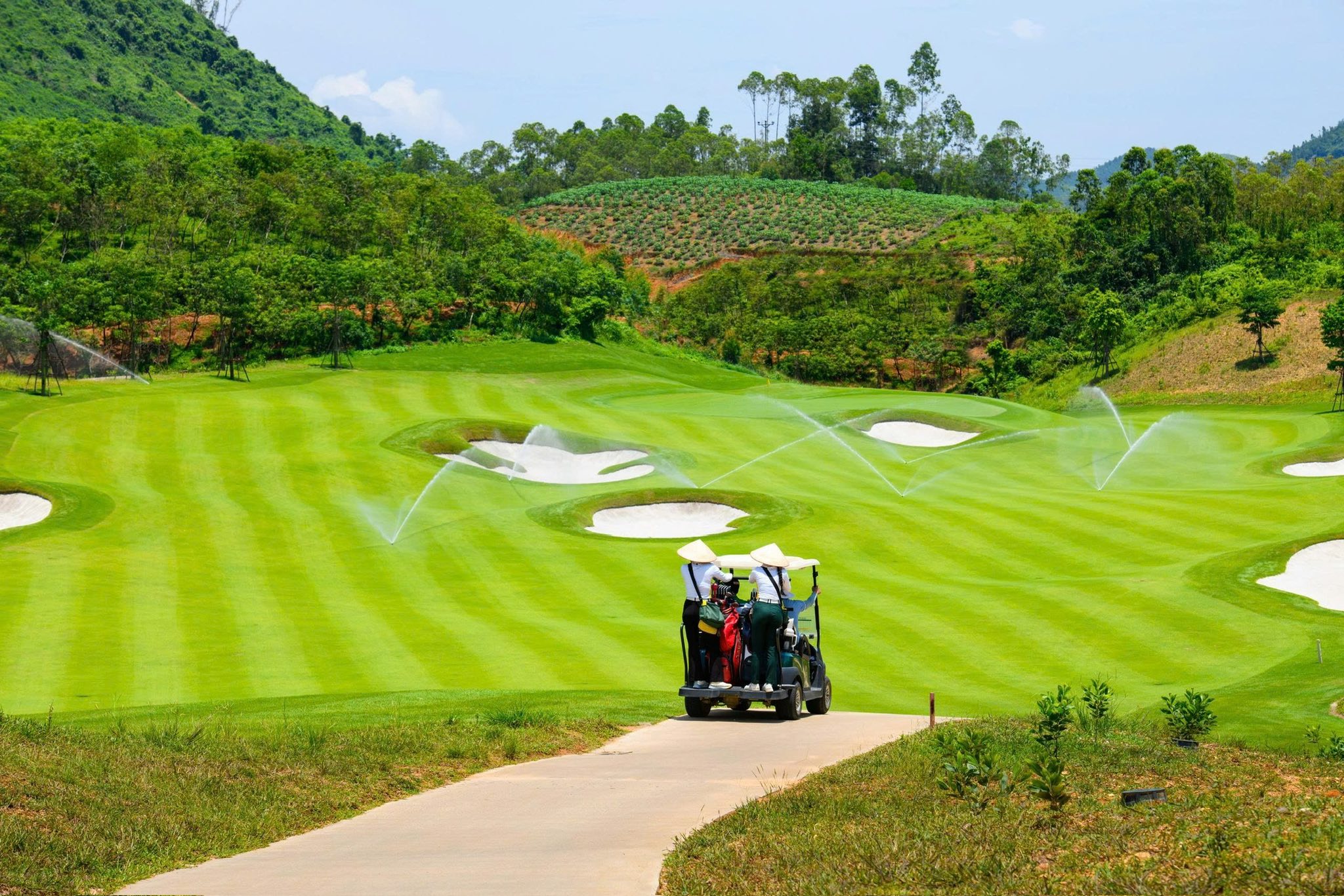 Sân golf Văn Lang Empire (Sân golf Tam Nông)