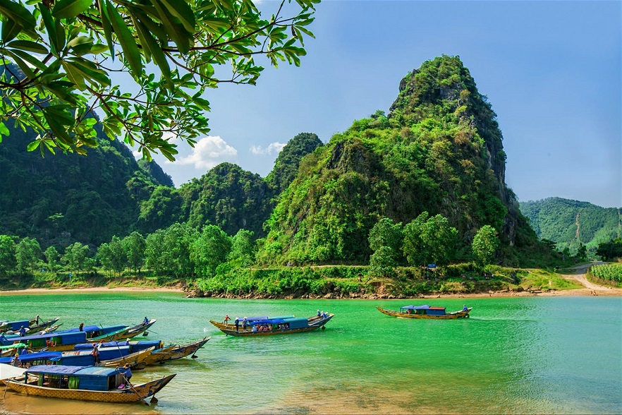 Tour ngồi thuyền trên sông Son, Phong Nha