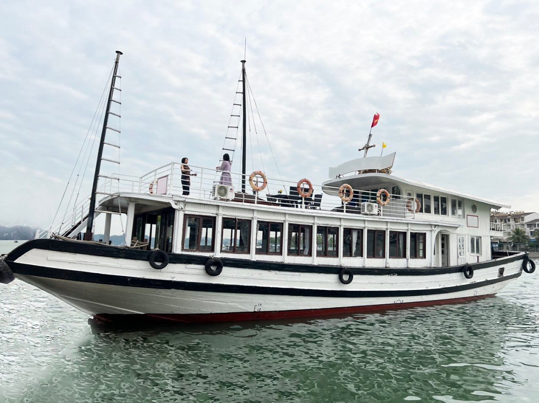 Trải nghiệm Tour du thuyền Hạ Long