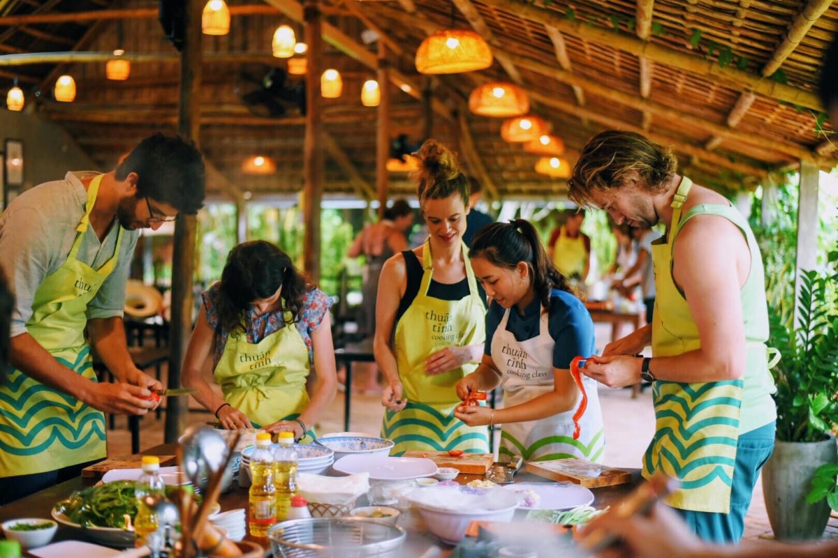 Lớp học nấu ăn trên đảo Thuận Tình Hội An
