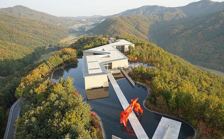 Chiêm ngưỡng nghệ thuật ánh sáng ở bảo tàng núi Tadao Ando