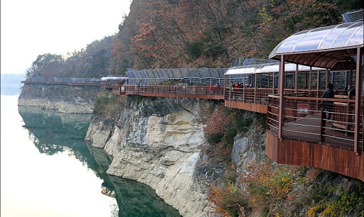 Danyang Jando - con đường mòn dọc theo vách đá ở sông Namhan