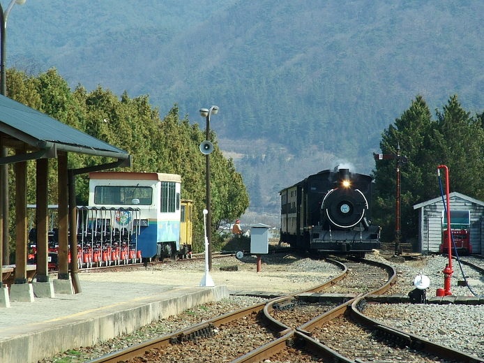 Seomjin River Railway Village - Làng tàu lửa theo chủ đề độc đáo ở quận Gogseong, Hàn Quốc