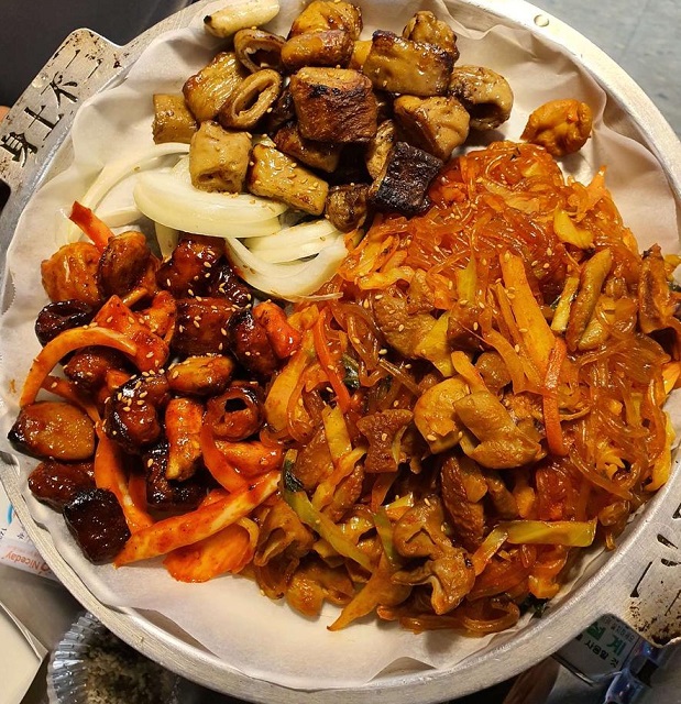 Lòng nướng tại nhà hàng Aunt's Grilled Intestines ở Seoul