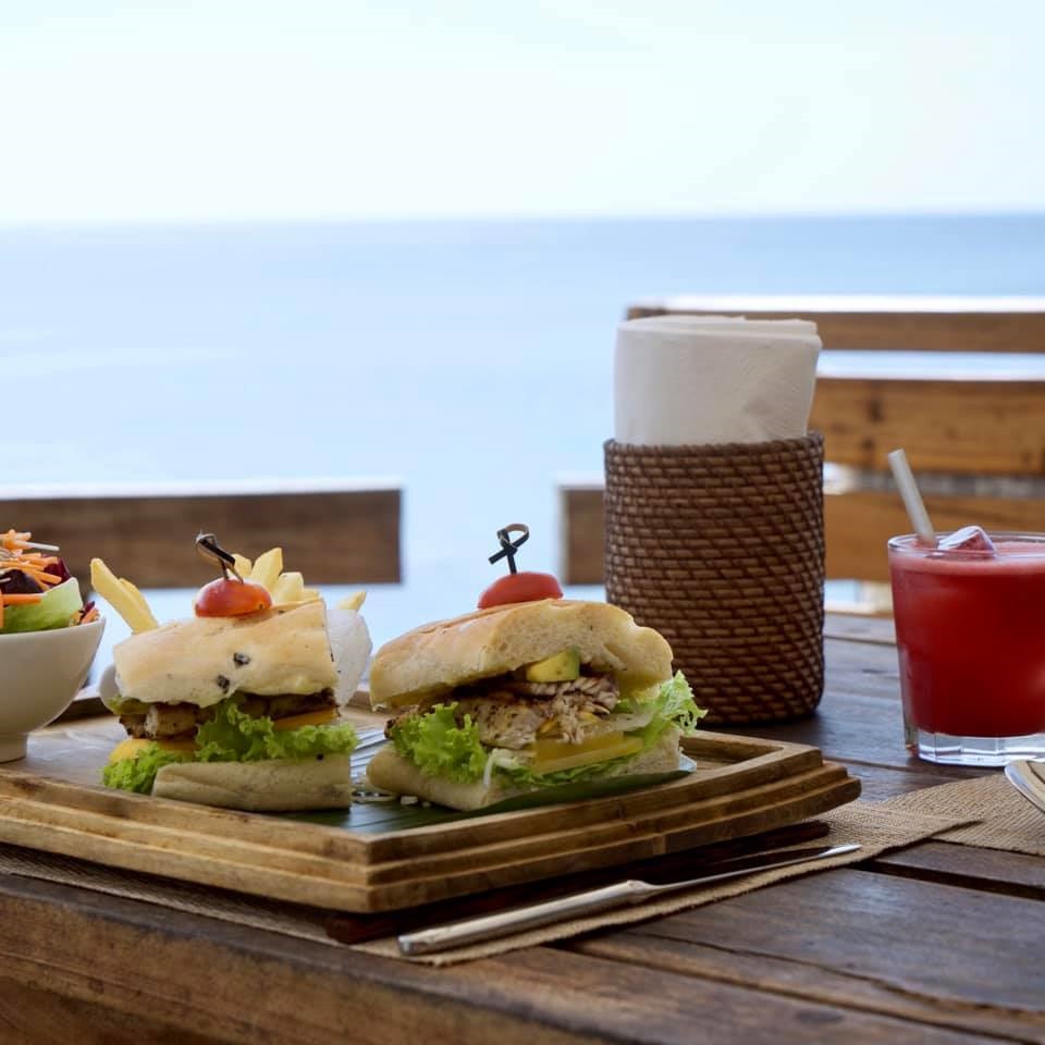 Nhà hàng On The Rocks tại Mango Bay Resort Phú Quốc