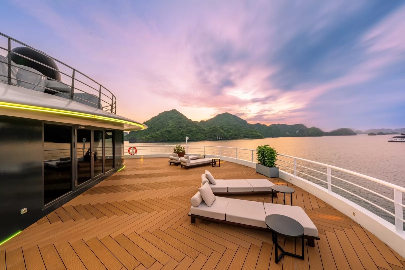Sundeck at dusk on the Sea Stars cruise