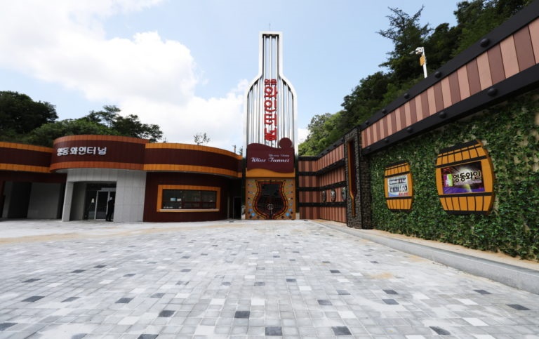 Hầm rượu Yeongdong tráng lệ nhất Hàn Quốc